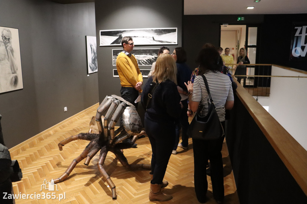 Fotorelacja: Wernisaż wystawy „Między linią a formą II” w MOK Zawiercie