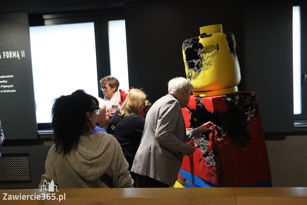 Fotorelacja: Wernisaż wystawy „Między linią a formą II” w MOK Zawiercie