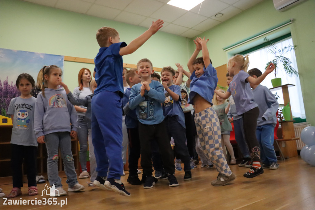 Fotorelacja: NIEBIESKIE IGRZYSKA w Przedszkolu Integracyjnym nr 3 w Zawierciu