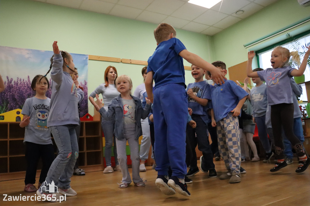 Fotorelacja: NIEBIESKIE IGRZYSKA w Przedszkolu Integracyjnym nr 3 w Zawierciu