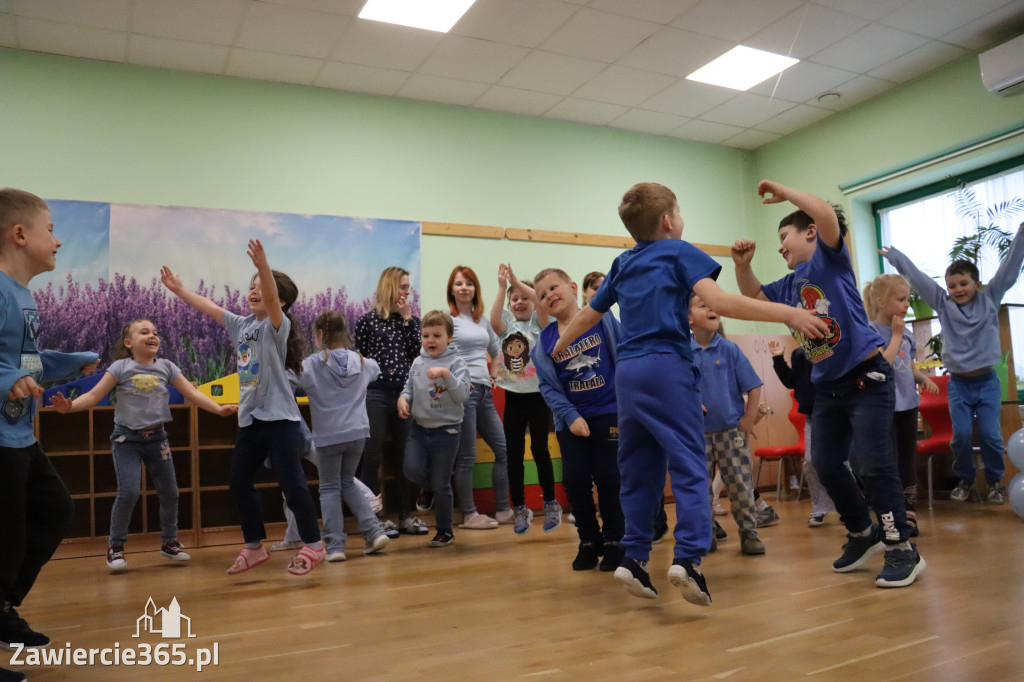 Fotorelacja: NIEBIESKIE IGRZYSKA w Przedszkolu Integracyjnym nr 3 w Zawierciu