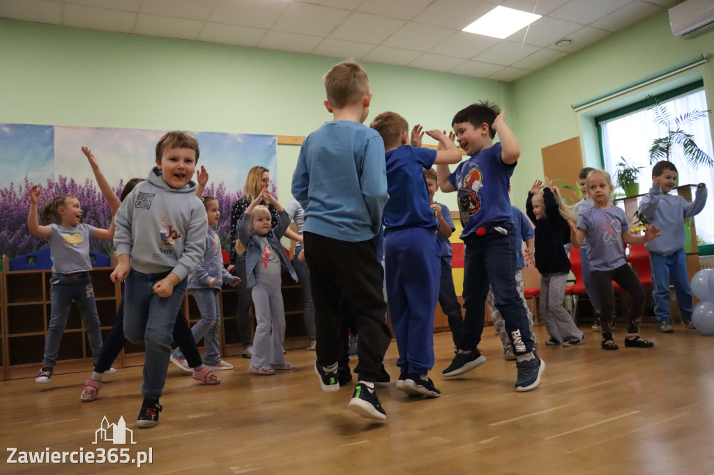 Fotorelacja: NIEBIESKIE IGRZYSKA w Przedszkolu Integracyjnym nr 3 w Zawierciu