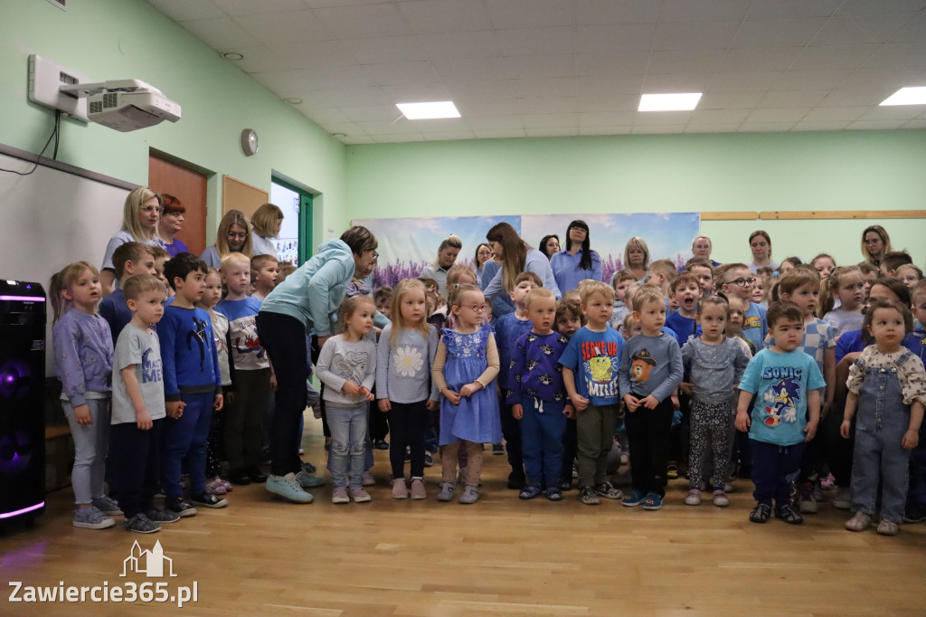 Fotorelacja: NIEBIESKIE IGRZYSKA w Przedszkolu Integracyjnym nr 3 w Zawierciu