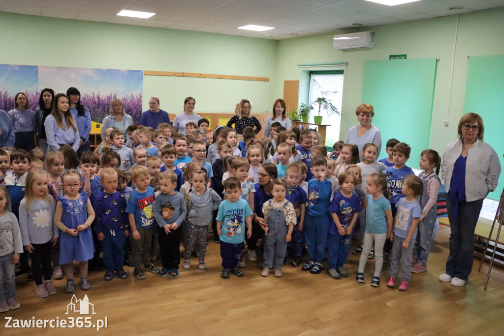 Fotorelacja: NIEBIESKIE IGRZYSKA w Przedszkolu Integracyjnym nr 3 w Zawierciu