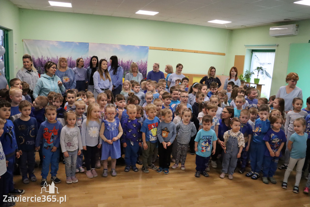Fotorelacja: NIEBIESKIE IGRZYSKA w Przedszkolu Integracyjnym nr 3 w Zawierciu