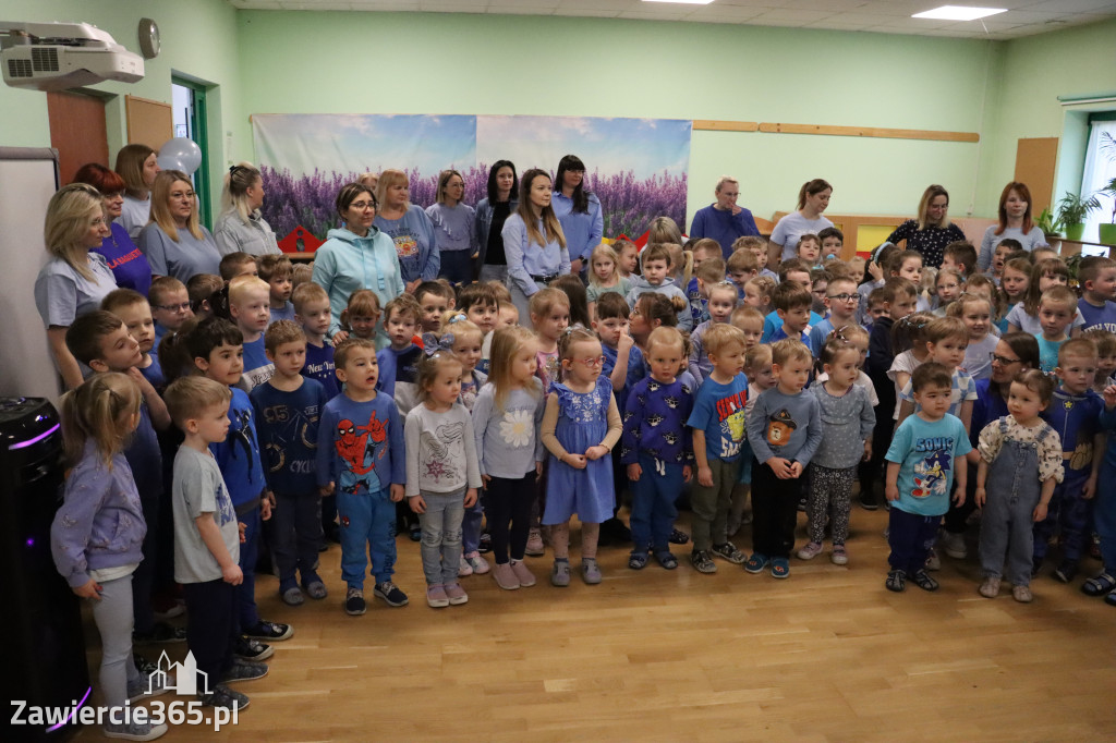 Fotorelacja: NIEBIESKIE IGRZYSKA w Przedszkolu Integracyjnym nr 3 w Zawierciu