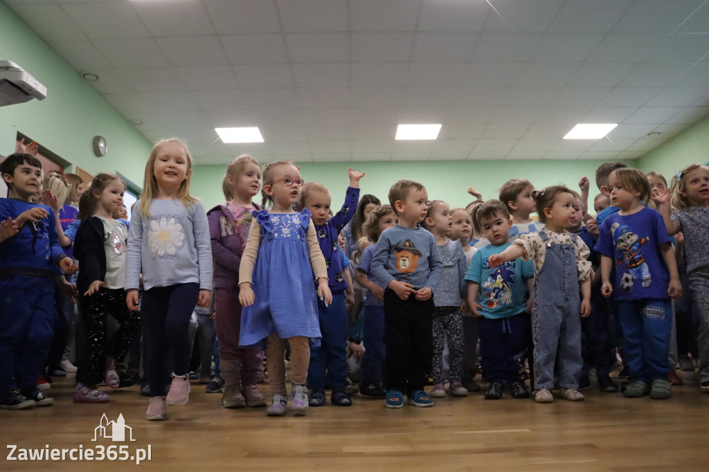 Fotorelacja: NIEBIESKIE IGRZYSKA w Przedszkolu Integracyjnym nr 3 w Zawierciu