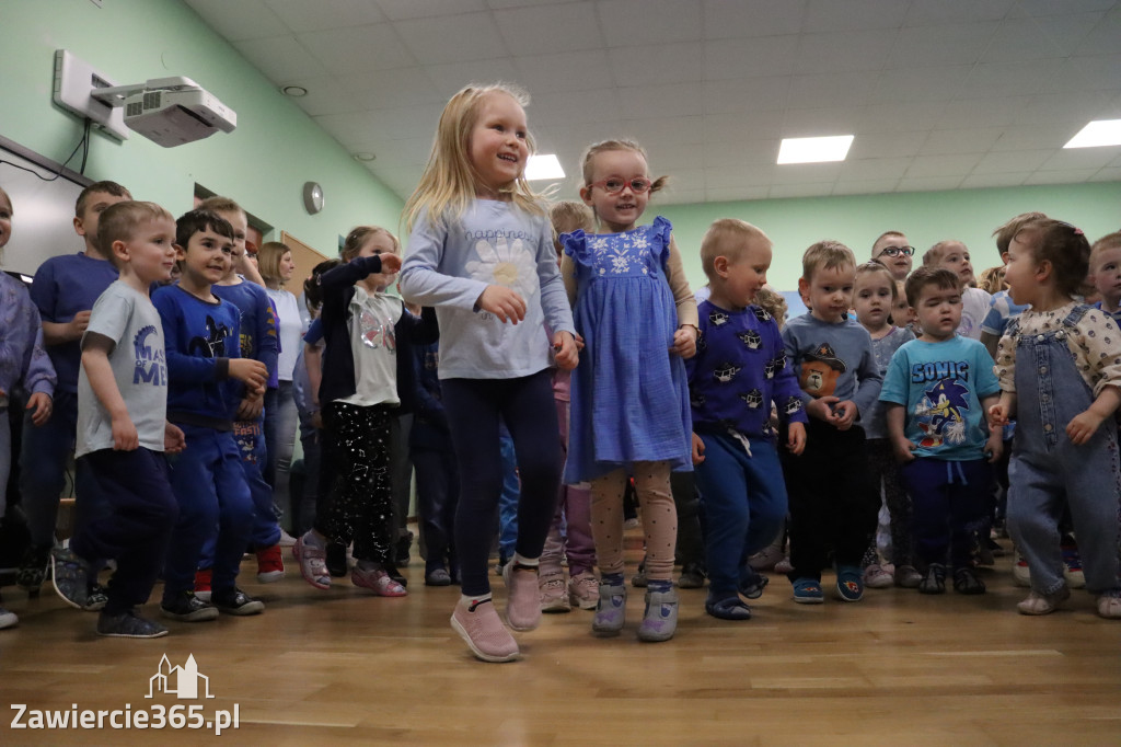 Fotorelacja: NIEBIESKIE IGRZYSKA w Przedszkolu Integracyjnym nr 3 w Zawierciu