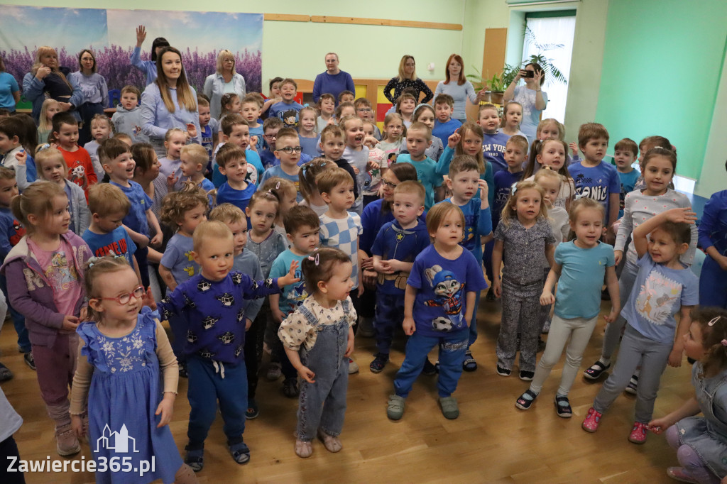 Fotorelacja: NIEBIESKIE IGRZYSKA w Przedszkolu Integracyjnym nr 3 w Zawierciu
