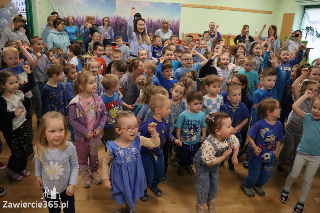 Fotorelacja: NIEBIESKIE IGRZYSKA w Przedszkolu Integracyjnym nr 3 w Zawierciu