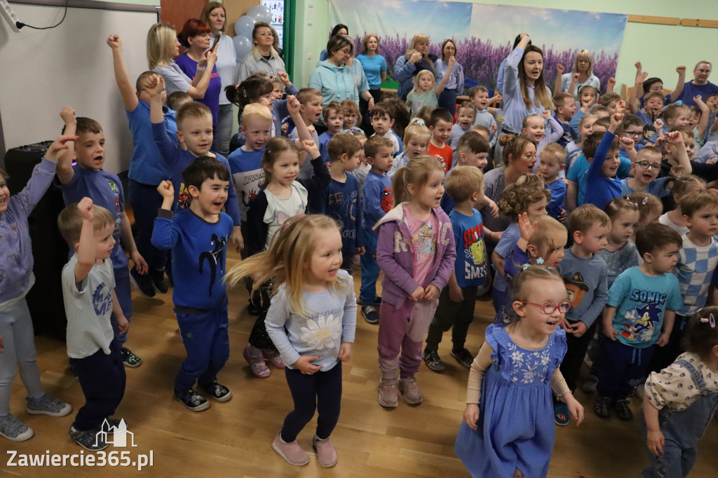 Fotorelacja: NIEBIESKIE IGRZYSKA w Przedszkolu Integracyjnym nr 3 w Zawierciu