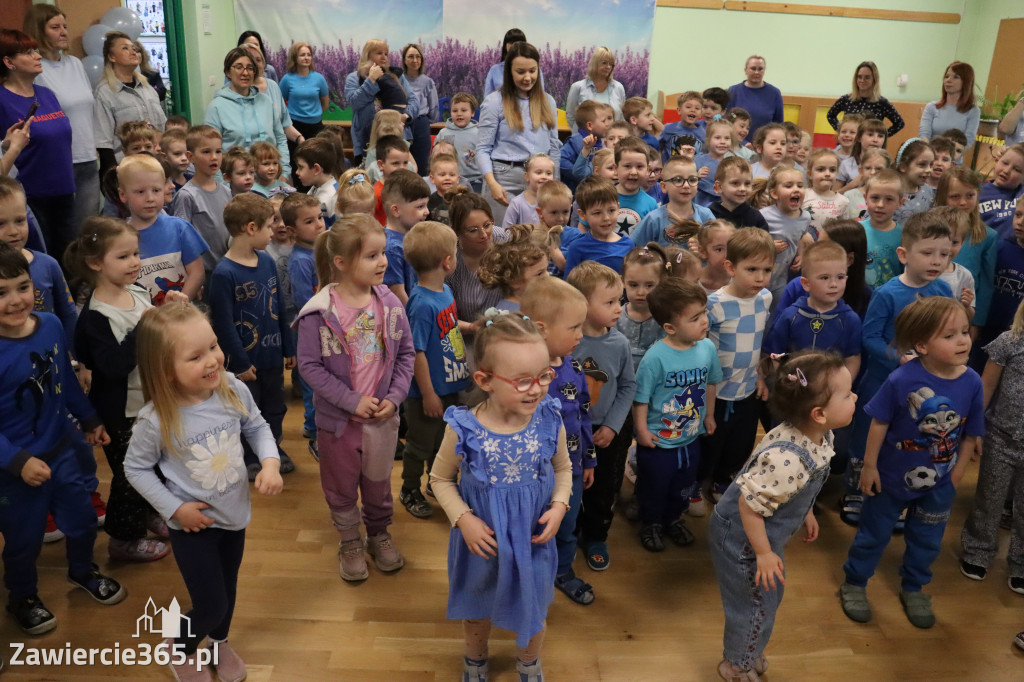 Fotorelacja: NIEBIESKIE IGRZYSKA w Przedszkolu Integracyjnym nr 3 w Zawierciu
