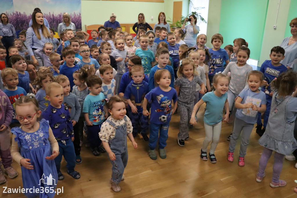 Fotorelacja: NIEBIESKIE IGRZYSKA w Przedszkolu Integracyjnym nr 3 w Zawierciu