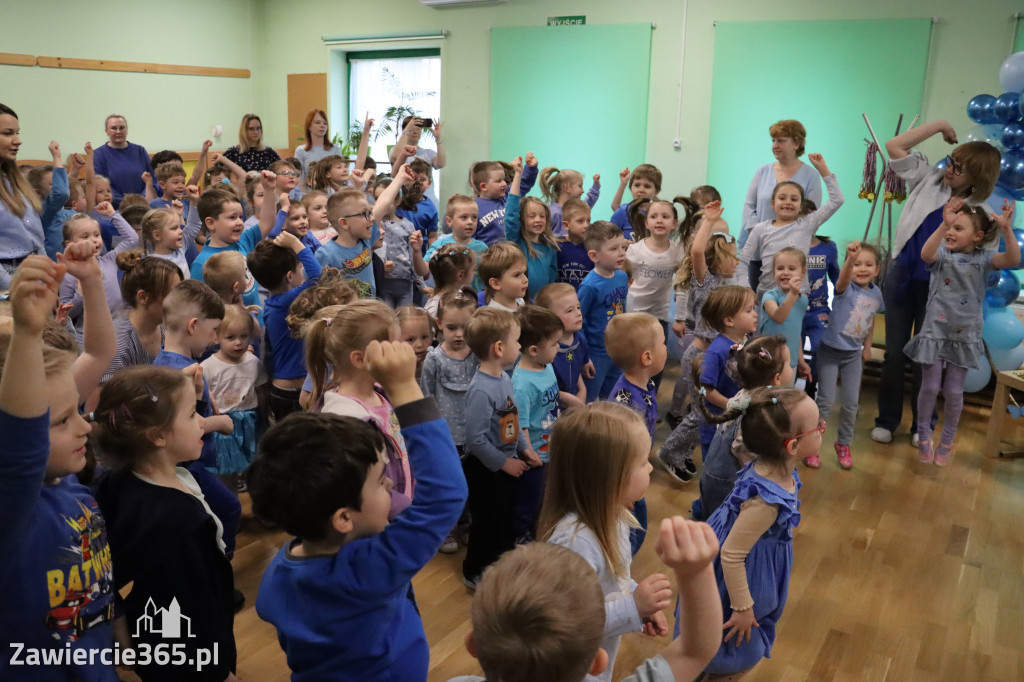 Fotorelacja: NIEBIESKIE IGRZYSKA w Przedszkolu Integracyjnym nr 3 w Zawierciu