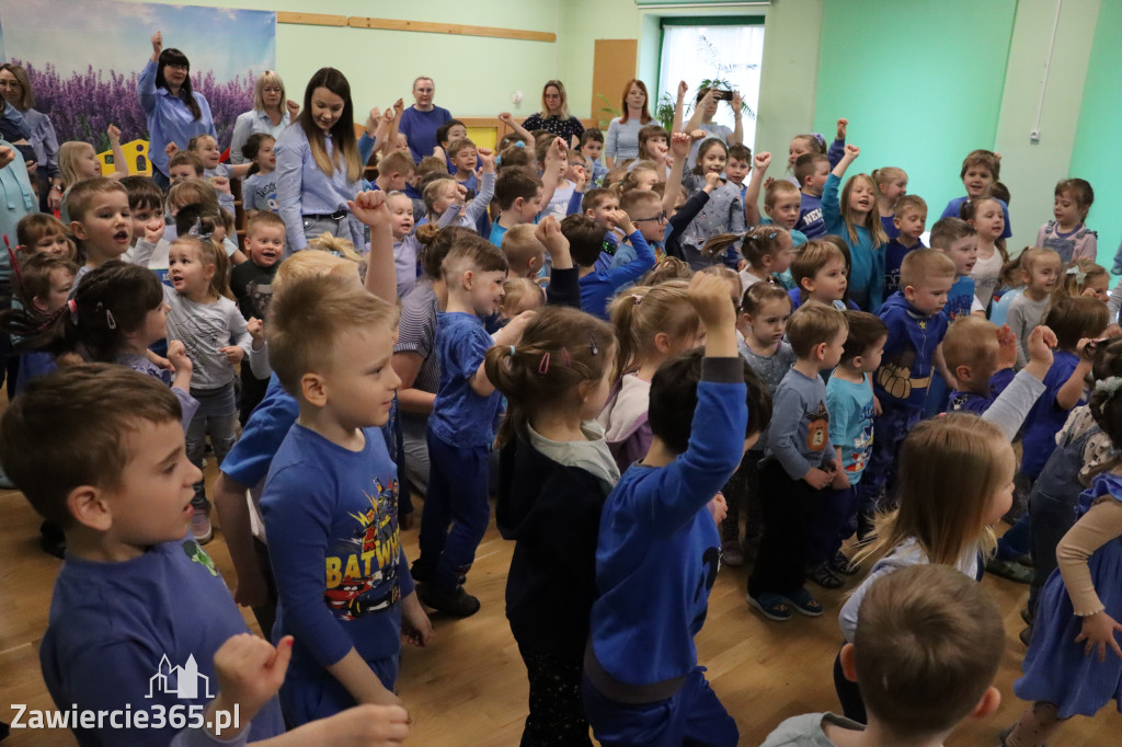 Fotorelacja: NIEBIESKIE IGRZYSKA w Przedszkolu Integracyjnym nr 3 w Zawierciu