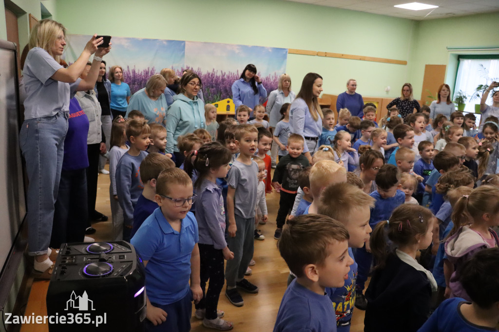 Fotorelacja: NIEBIESKIE IGRZYSKA w Przedszkolu Integracyjnym nr 3 w Zawierciu