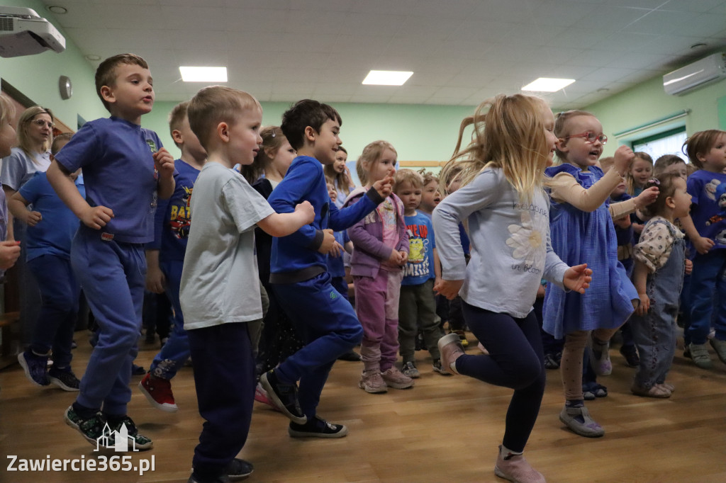 Fotorelacja: NIEBIESKIE IGRZYSKA w Przedszkolu Integracyjnym nr 3 w Zawierciu