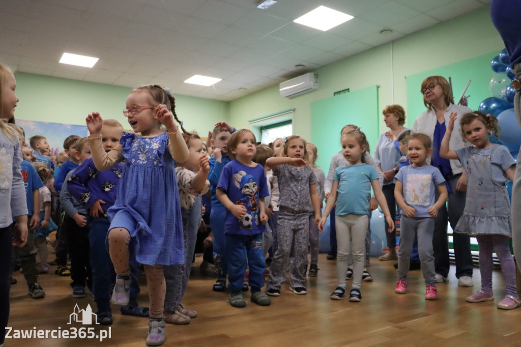 Fotorelacja: NIEBIESKIE IGRZYSKA w Przedszkolu Integracyjnym nr 3 w Zawierciu