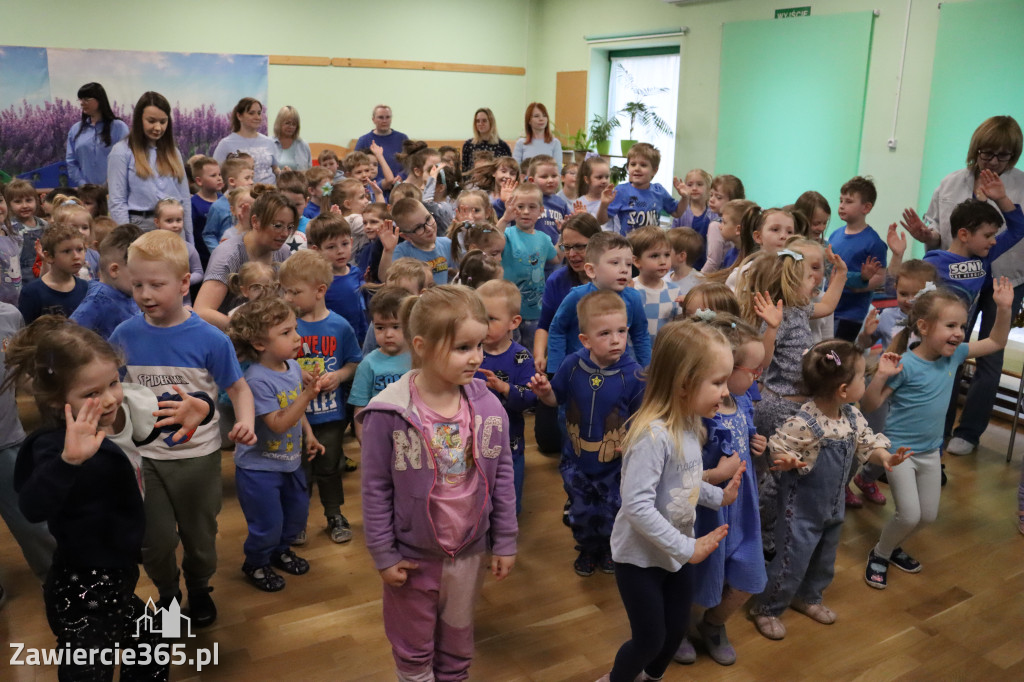 Fotorelacja: NIEBIESKIE IGRZYSKA w Przedszkolu Integracyjnym nr 3 w Zawierciu