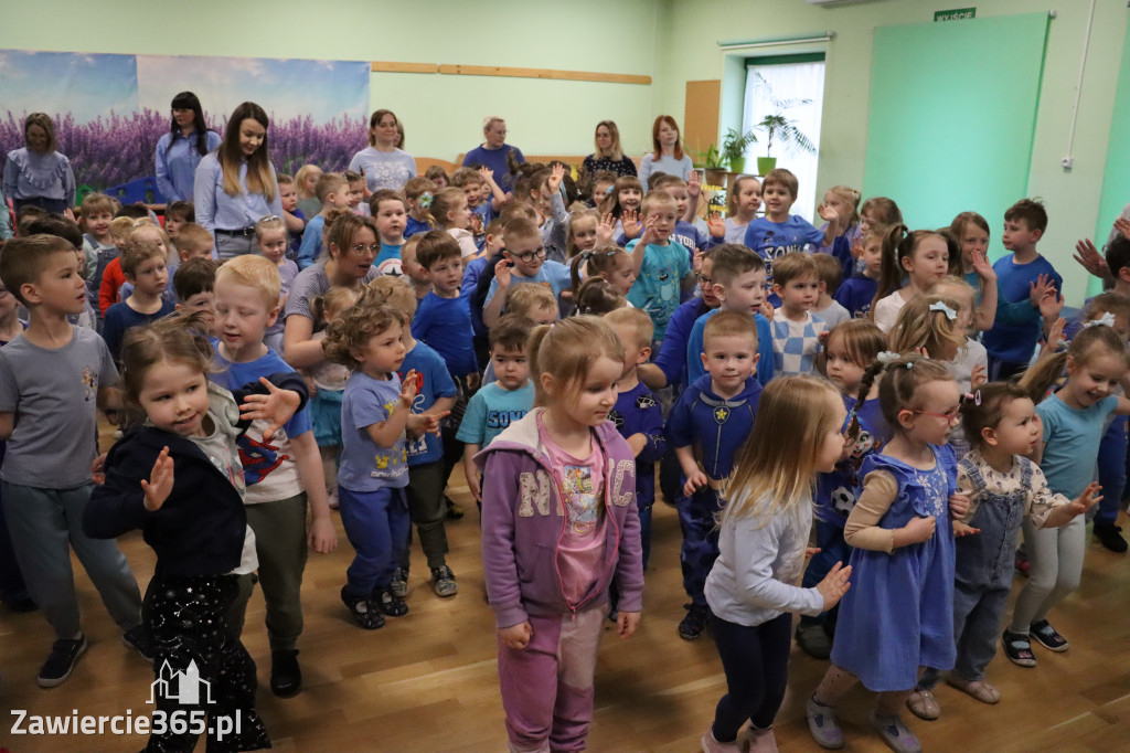 Fotorelacja: NIEBIESKIE IGRZYSKA w Przedszkolu Integracyjnym nr 3 w Zawierciu