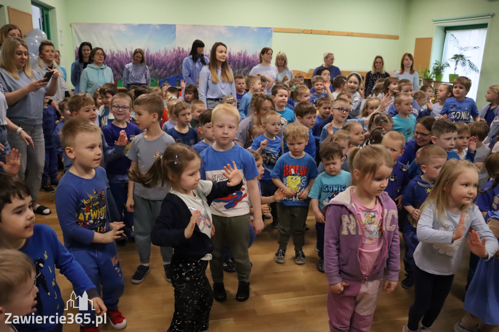 Fotorelacja: NIEBIESKIE IGRZYSKA w Przedszkolu Integracyjnym nr 3 w Zawierciu