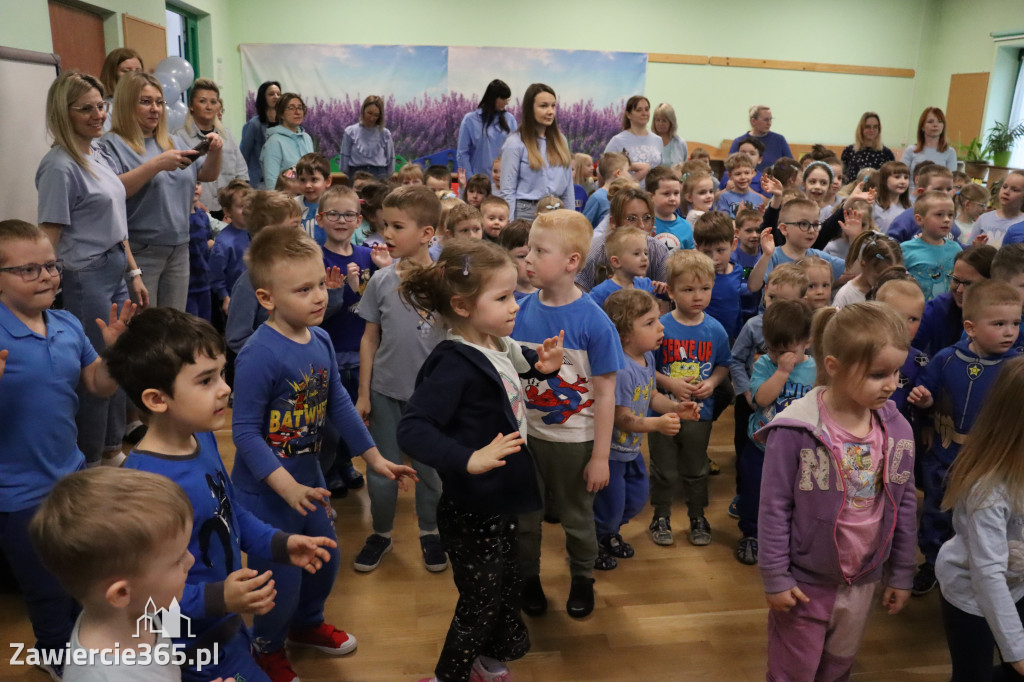 Fotorelacja: NIEBIESKIE IGRZYSKA w Przedszkolu Integracyjnym nr 3 w Zawierciu