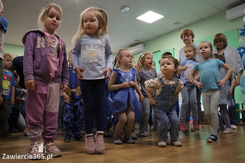 Fotorelacja: NIEBIESKIE IGRZYSKA w Przedszkolu Integracyjnym nr 3 w Zawierciu