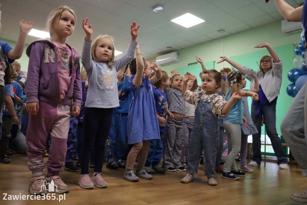 Fotorelacja: NIEBIESKIE IGRZYSKA w Przedszkolu Integracyjnym nr 3 w Zawierciu