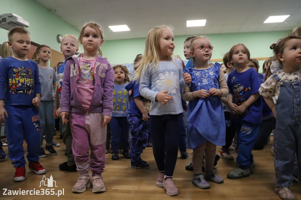 Fotorelacja: NIEBIESKIE IGRZYSKA w Przedszkolu Integracyjnym nr 3 w Zawierciu