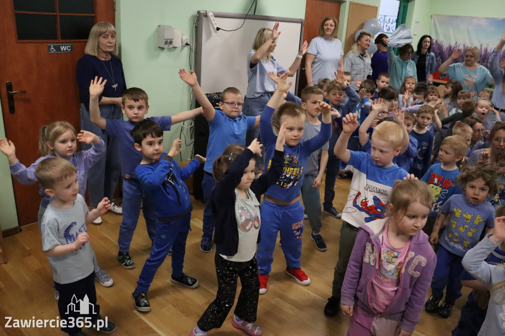 Fotorelacja: NIEBIESKIE IGRZYSKA w Przedszkolu Integracyjnym nr 3 w Zawierciu