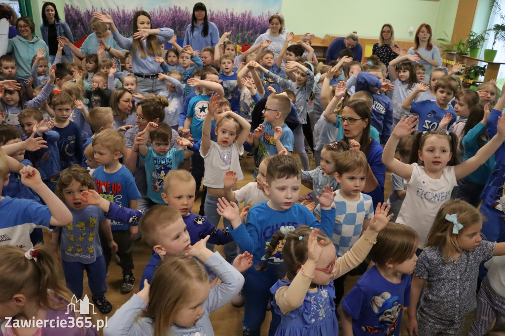 Fotorelacja: NIEBIESKIE IGRZYSKA w Przedszkolu Integracyjnym nr 3 w Zawierciu