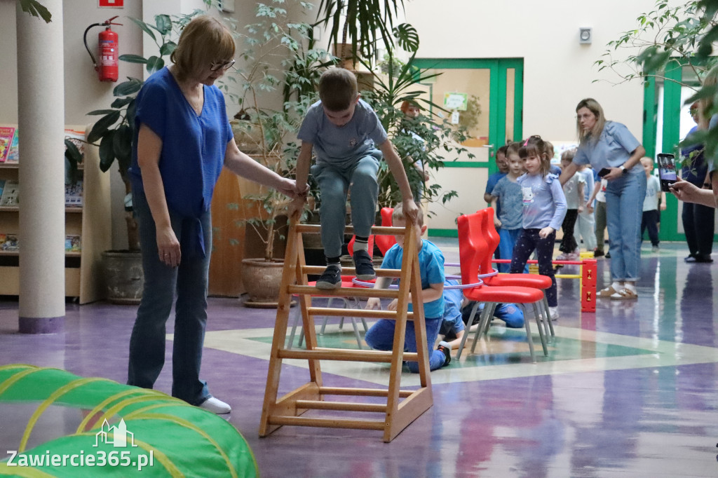 Fotorelacja: NIEBIESKIE IGRZYSKA w Przedszkolu Integracyjnym nr 3 w Zawierciu