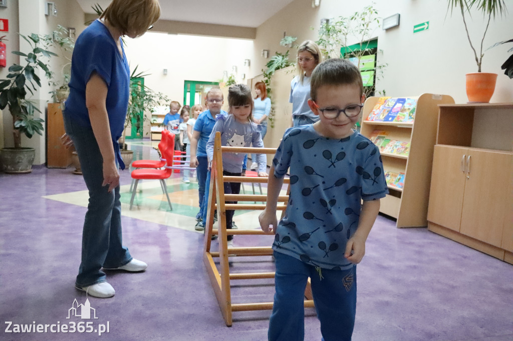 Fotorelacja: NIEBIESKIE IGRZYSKA w Przedszkolu Integracyjnym nr 3 w Zawierciu
