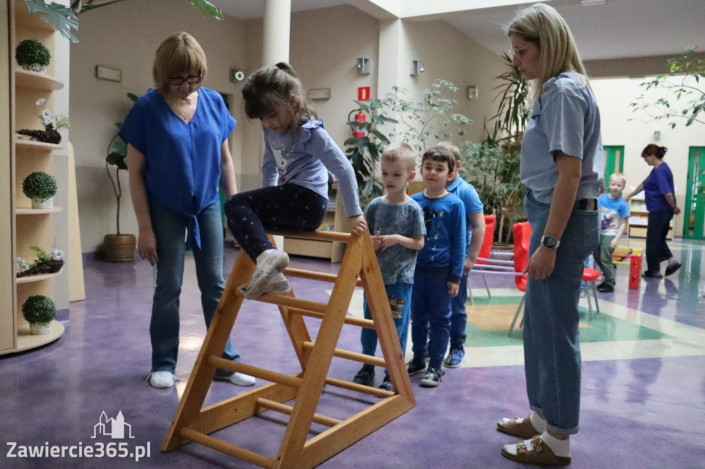 Fotorelacja: NIEBIESKIE IGRZYSKA w Przedszkolu Integracyjnym nr 3 w Zawierciu