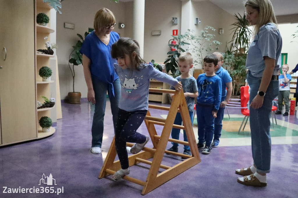Fotorelacja: NIEBIESKIE IGRZYSKA w Przedszkolu Integracyjnym nr 3 w Zawierciu