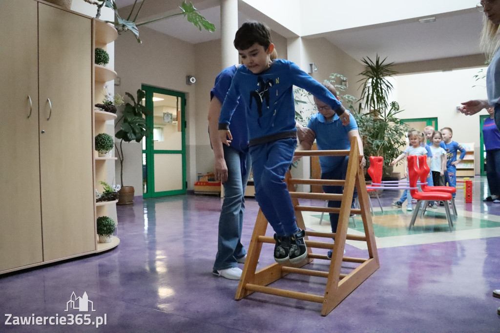 Fotorelacja: NIEBIESKIE IGRZYSKA w Przedszkolu Integracyjnym nr 3 w Zawierciu