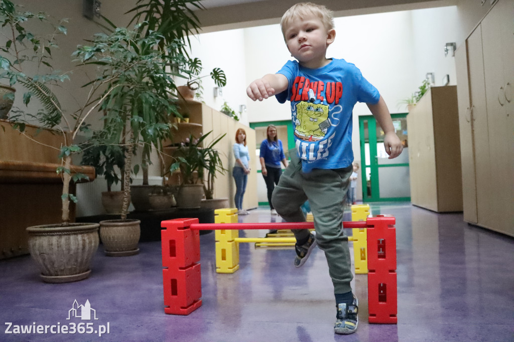 Fotorelacja: NIEBIESKIE IGRZYSKA w Przedszkolu Integracyjnym nr 3 w Zawierciu