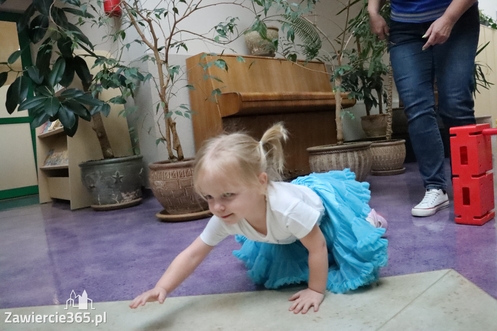 Fotorelacja: NIEBIESKIE IGRZYSKA w Przedszkolu Integracyjnym nr 3 w Zawierciu