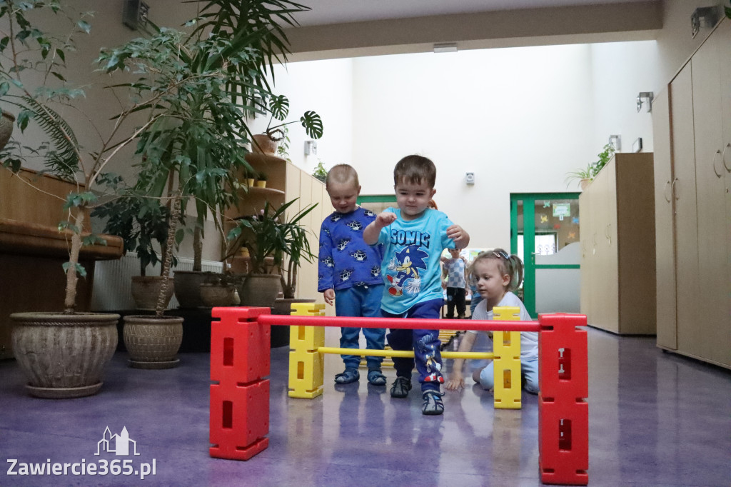 Fotorelacja: NIEBIESKIE IGRZYSKA w Przedszkolu Integracyjnym nr 3 w Zawierciu