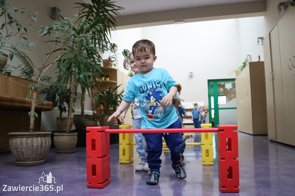 Fotorelacja: NIEBIESKIE IGRZYSKA w Przedszkolu Integracyjnym nr 3 w Zawierciu