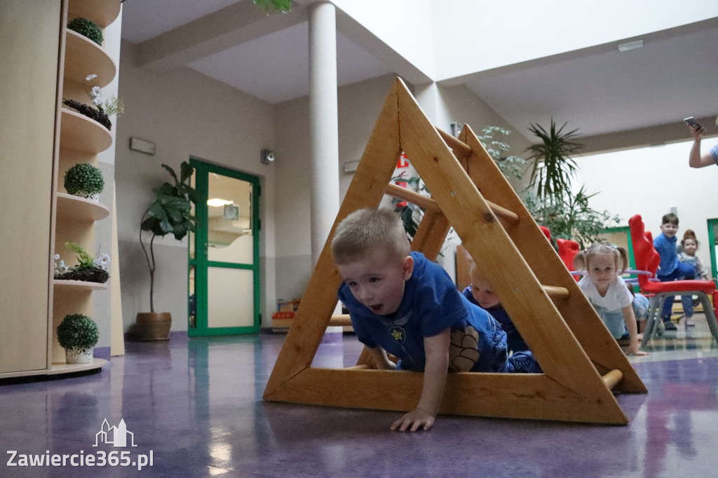 Fotorelacja: NIEBIESKIE IGRZYSKA w Przedszkolu Integracyjnym nr 3 w Zawierciu