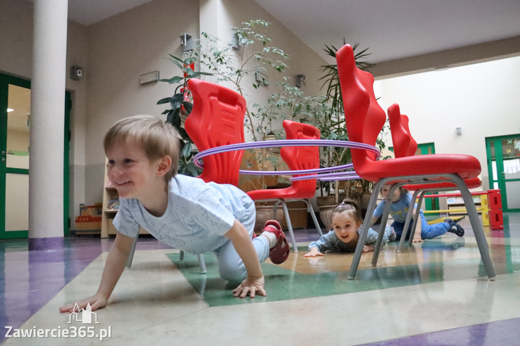Fotorelacja: NIEBIESKIE IGRZYSKA w Przedszkolu Integracyjnym nr 3 w Zawierciu