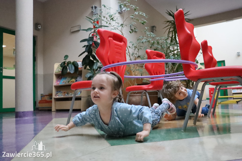 Fotorelacja: NIEBIESKIE IGRZYSKA w Przedszkolu Integracyjnym nr 3 w Zawierciu