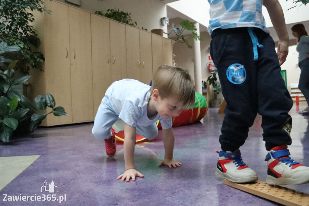 Fotorelacja: NIEBIESKIE IGRZYSKA w Przedszkolu Integracyjnym nr 3 w Zawierciu
