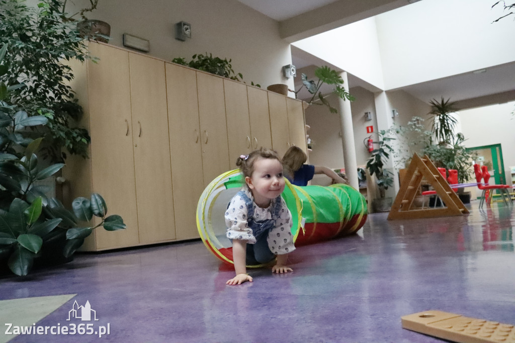 Fotorelacja: NIEBIESKIE IGRZYSKA w Przedszkolu Integracyjnym nr 3 w Zawierciu