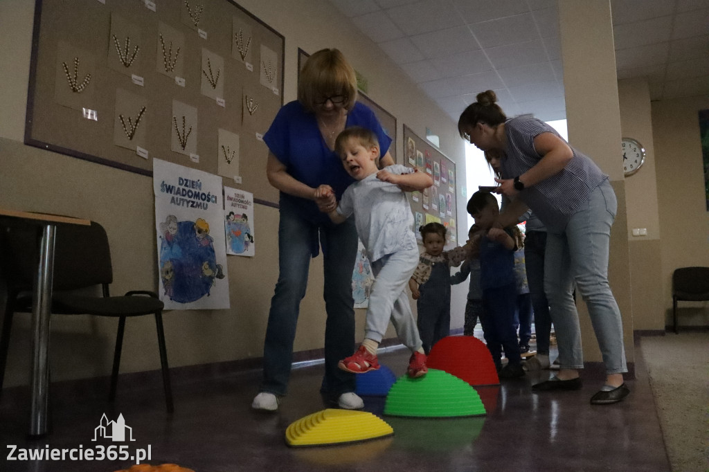 Fotorelacja: NIEBIESKIE IGRZYSKA w Przedszkolu Integracyjnym nr 3 w Zawierciu