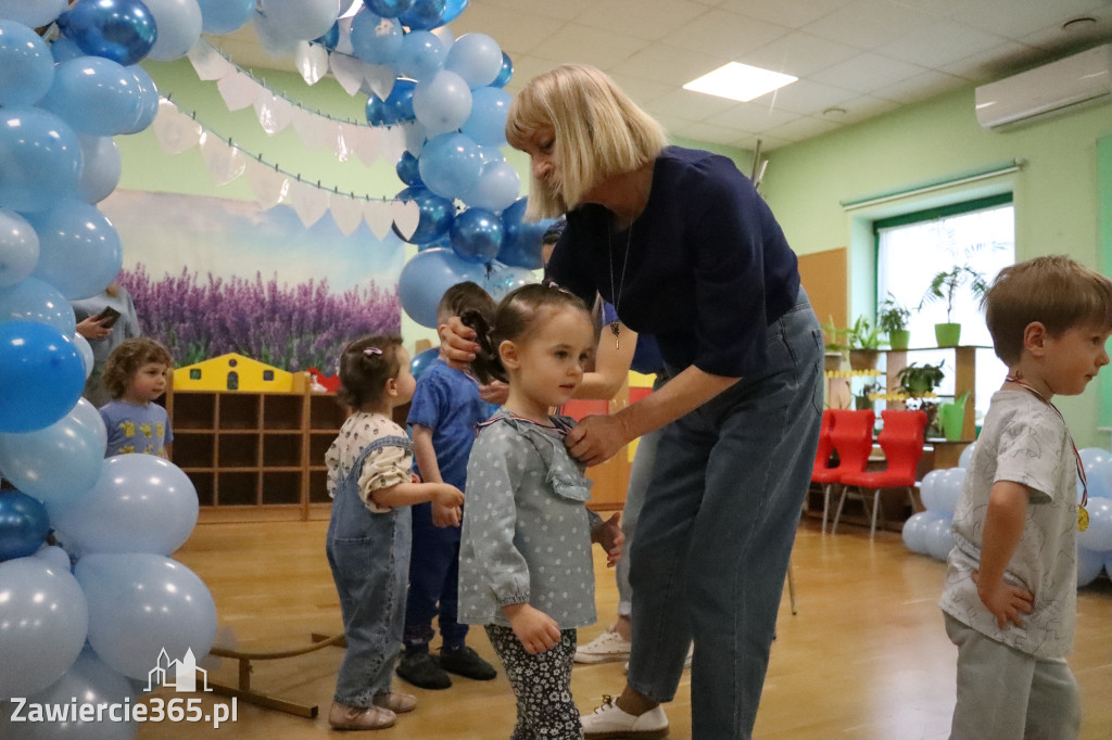Fotorelacja: NIEBIESKIE IGRZYSKA w Przedszkolu Integracyjnym nr 3 w Zawierciu