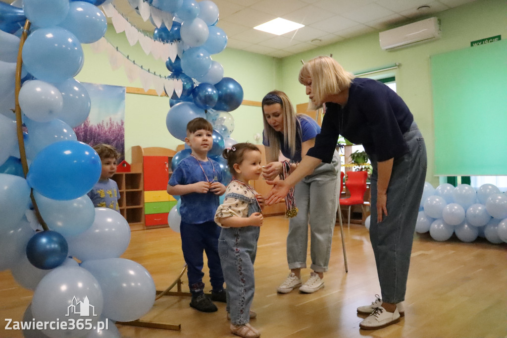 Fotorelacja: NIEBIESKIE IGRZYSKA w Przedszkolu Integracyjnym nr 3 w Zawierciu