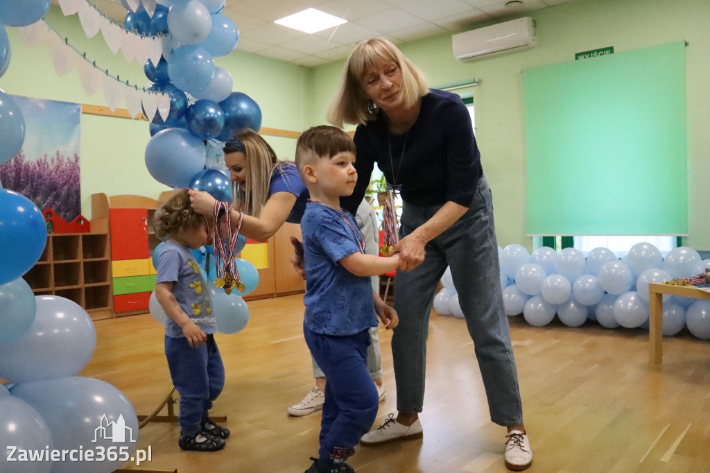 Fotorelacja: NIEBIESKIE IGRZYSKA w Przedszkolu Integracyjnym nr 3 w Zawierciu