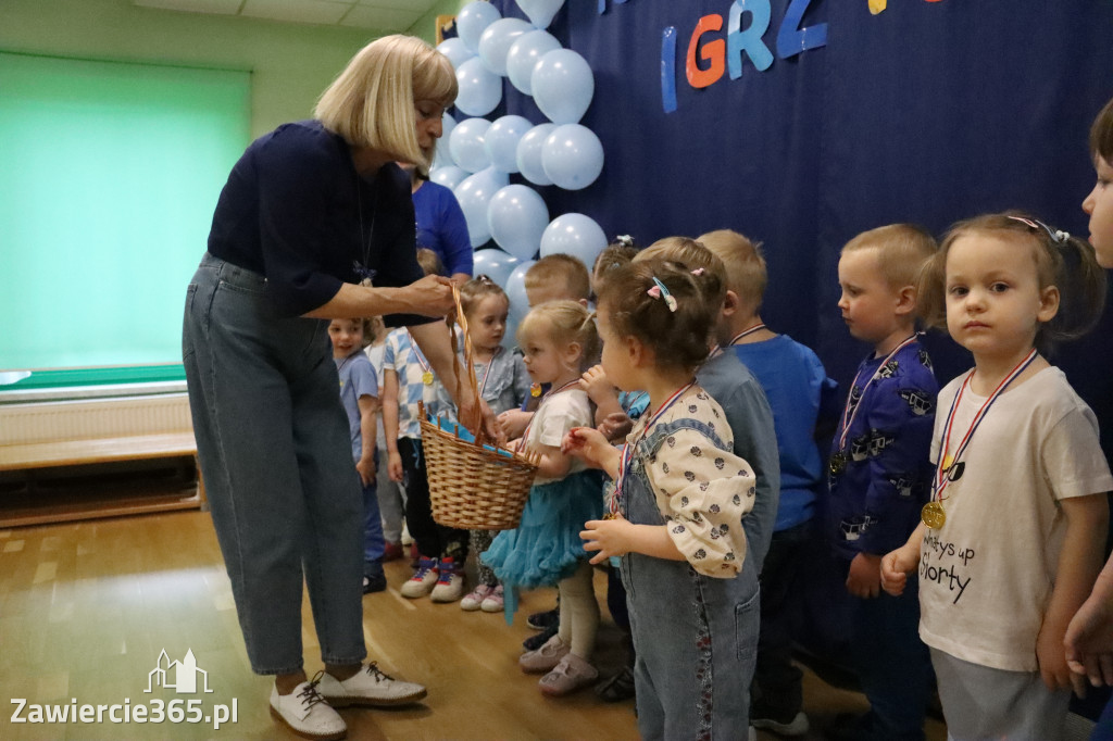 Fotorelacja: NIEBIESKIE IGRZYSKA w Przedszkolu Integracyjnym nr 3 w Zawierciu